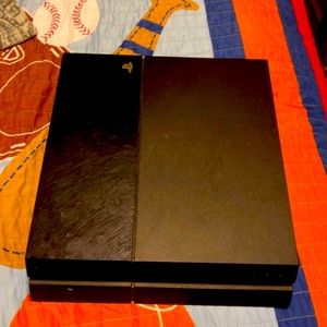 2 ps4 and 4 controller